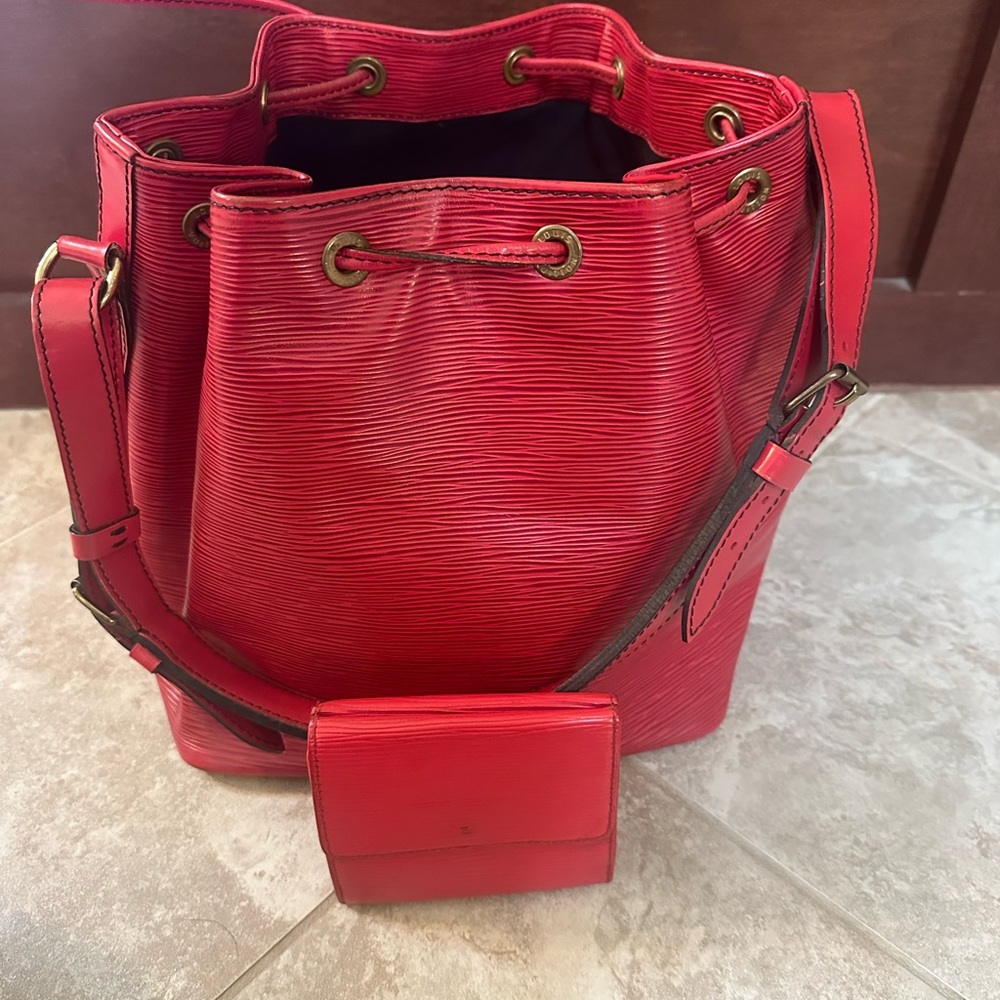 🌸🌸🌸Authentic Louis Vuitton Leather LV Petit Noe Red Epi